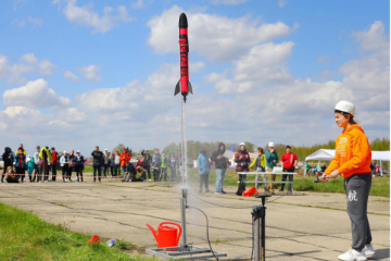 Water rocket Launch table with radio